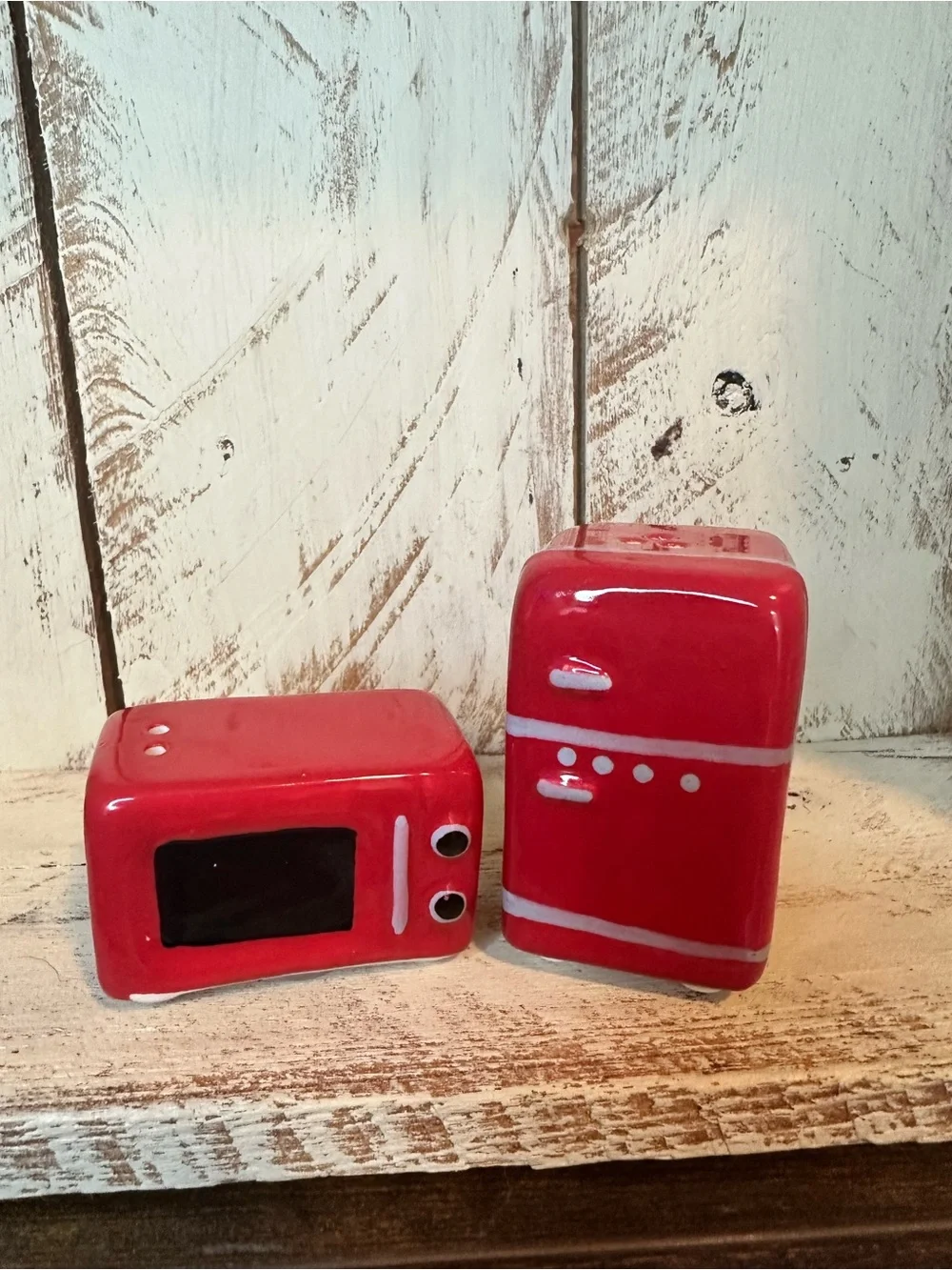 Mini Retro Red Refrigerator & Microwave Salt & Pepper Shaker Set - Cracker Barre